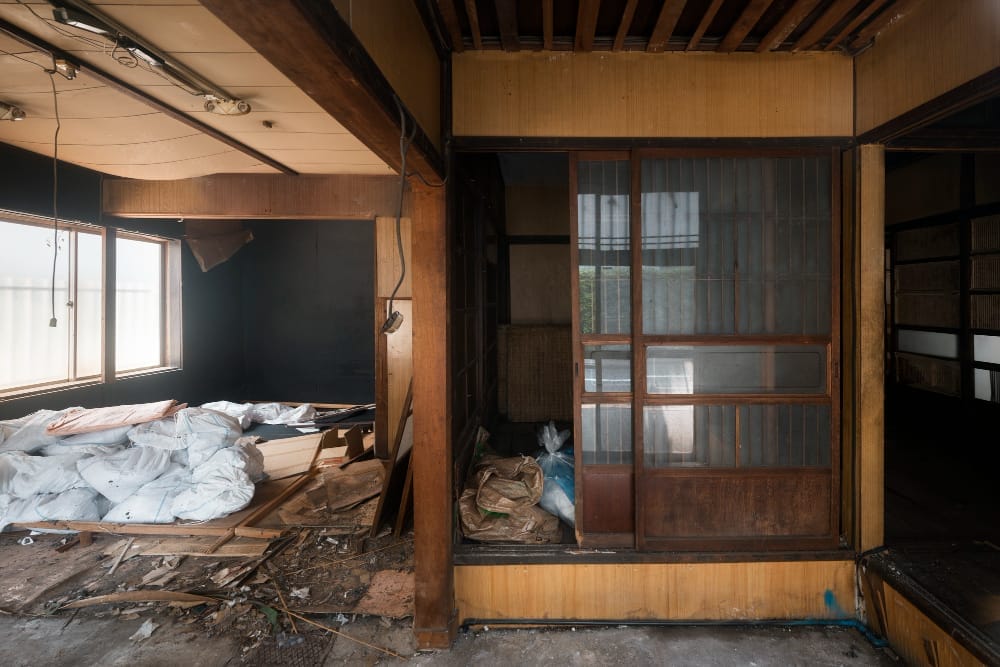 example of deteriorated home